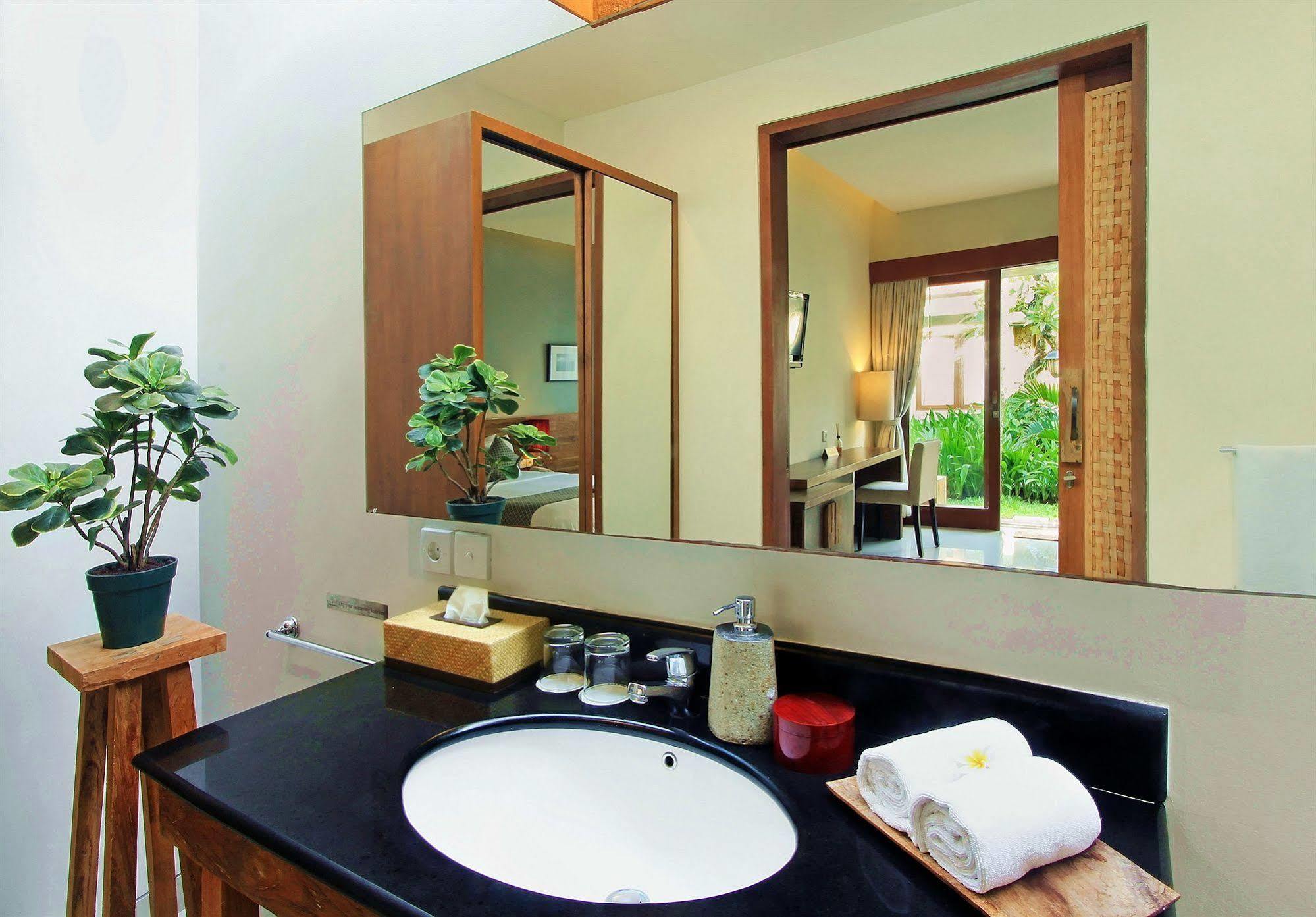 Uma Karan Hotel Kuta  Exterior photo