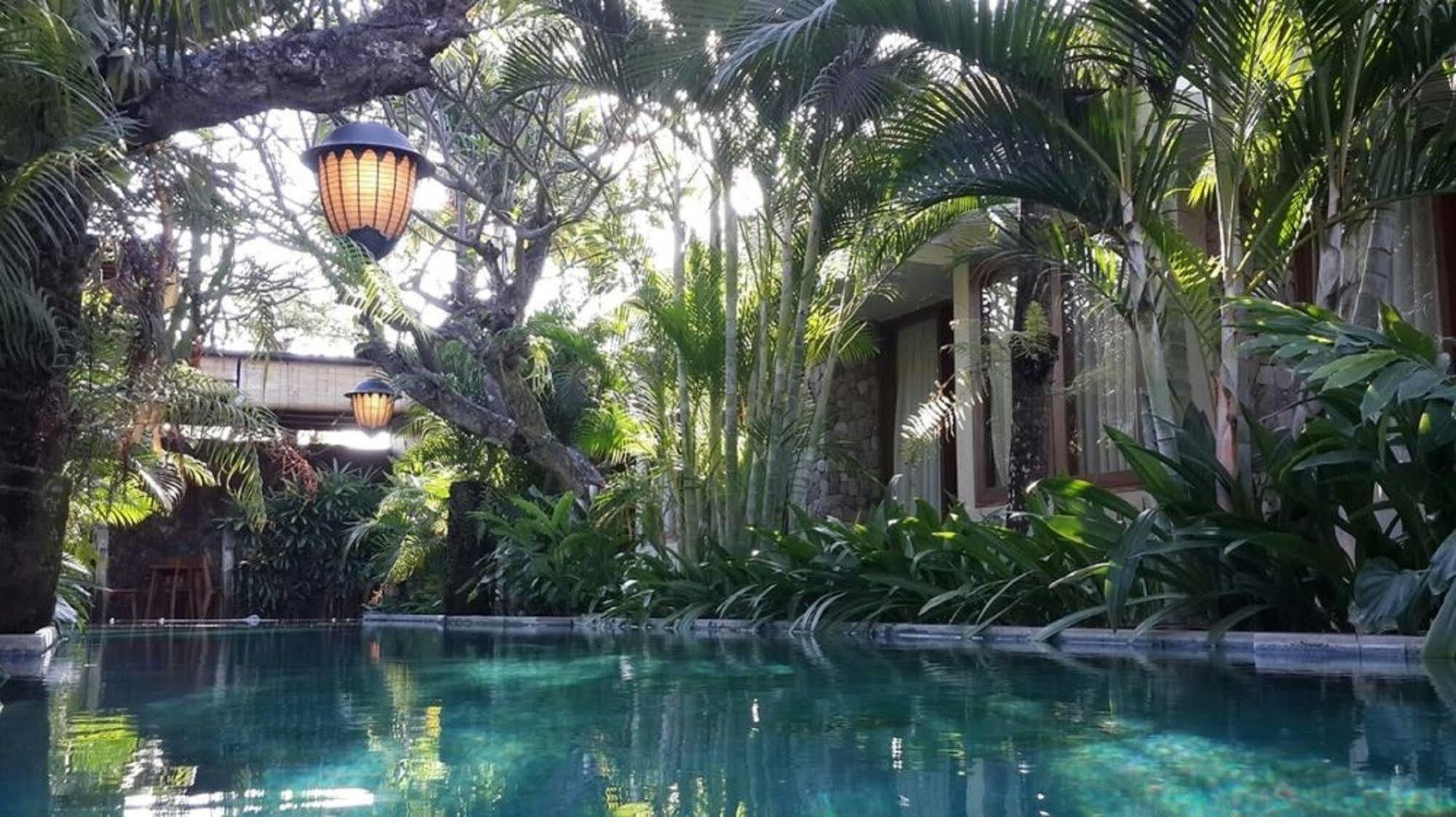Uma Karan Hotel Kuta  Exterior photo