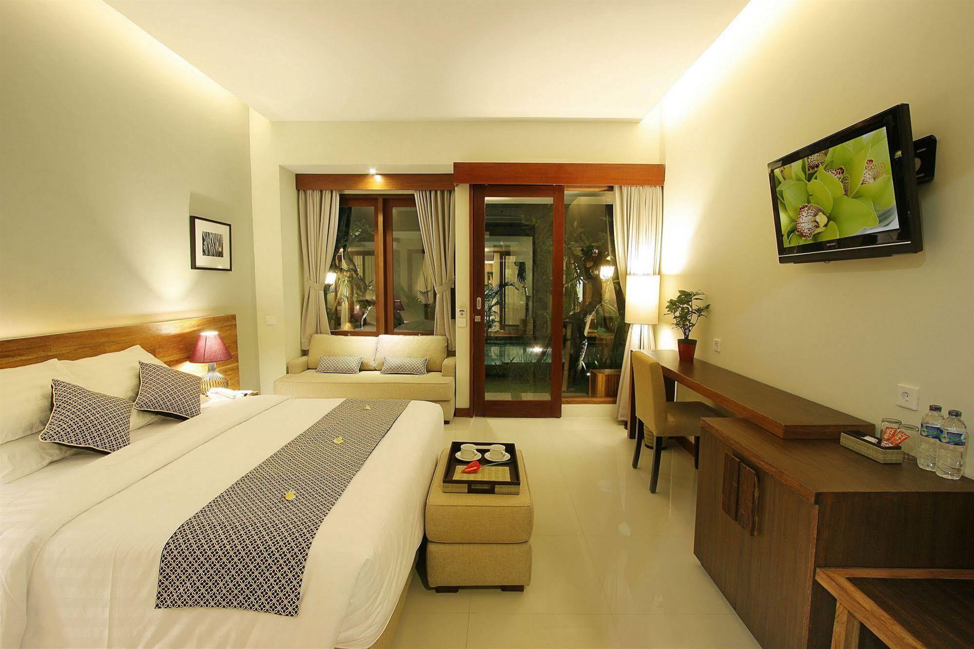 Uma Karan Hotel Kuta  Exterior photo