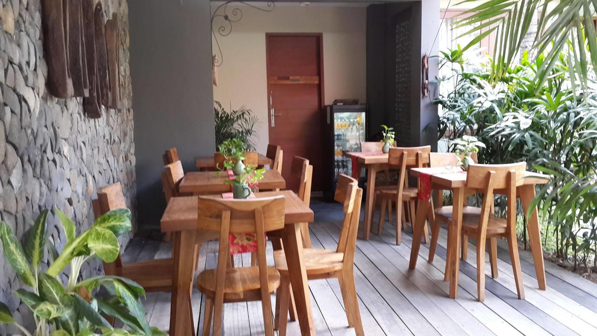 Uma Karan Hotel Kuta  Exterior photo